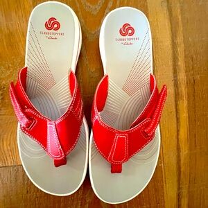 Cloudsteppers by Clarks size 9 red adjustable sandals